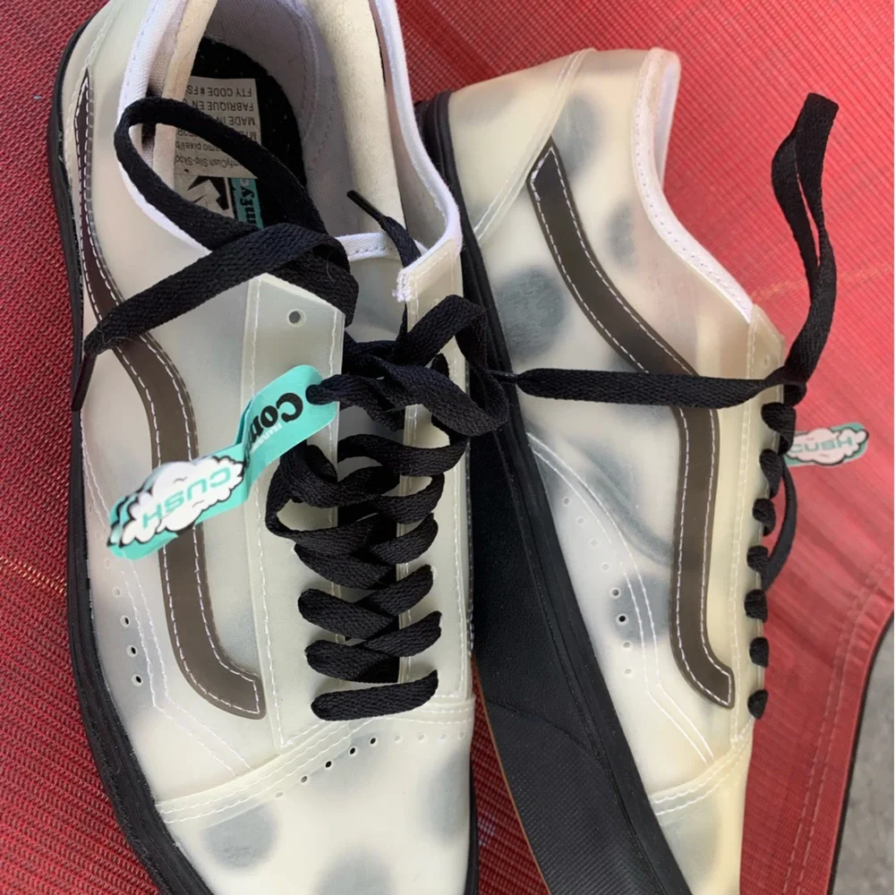 Vans - Picture 1 of 2